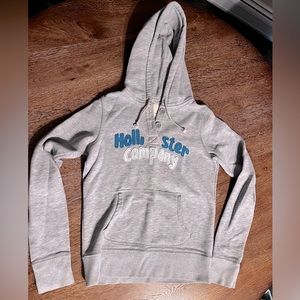 Hollister women’s sweatshirt